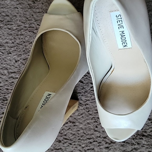 Shoes - Picture 2 of 4